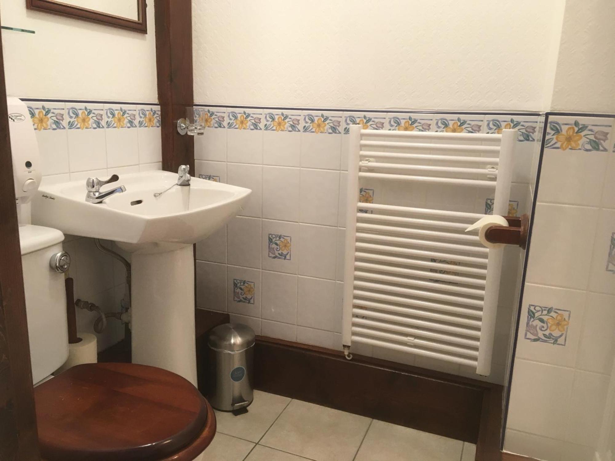 Grove House Bed & Breakfast 3*