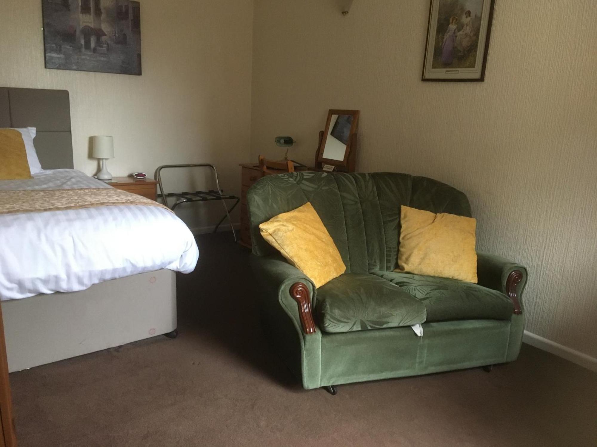 Grove House 3*